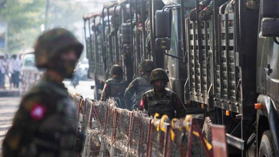 Вооруженная группа захватила военную базу в Лашио